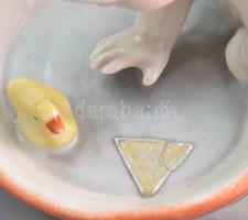 Royal Dux gyermek kacsával. Jelzett, kézzel festett, hibátlan, m: 10,5 cm