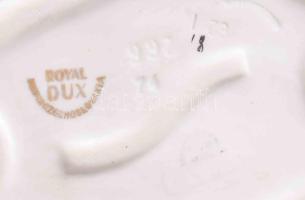 Royal Dux gyermek kacsával. Jelzett, kézzel festett, hibátlan, m: 10,5 cm