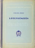 Schandl József: Lótenyésztés. Bp., 1955, Mezőgazdasági Kiadó. (Bp.-i Szikra Ny.). 255,[1]p., 1 kih. mell. (kancabírálati lap). 105 fekete-fehér, egészoldalas és szövegközti képpel, ábrával. A szerző (1885-1973) okleveles mezőgazda, állatorvos, egyetemi tanár, az MTA tagja volt. /Agrártudományi Egyetem tankönyvei./ Kiadói félvászon kötésben. 25 cm.