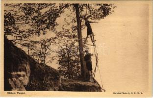 Les Scouts de France. Un Observatoire / Francia cserkészek, kiépített megfigyelőhely a jelek továbbadására / French boy scouts, observation point (Rb)