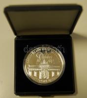 Németország 1990. "Németország újraegyesítése, Berlin 1990. október 3." Ag (színezüst) emlékérem 20g T:PP Díszdobozban!