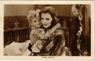 Greta Garbo (1905-1990), svéd színésznő, a filmtörténet egyik legérdekesebb alakja, akinek méltóságteljes, melankolikus magatartása nemcsak a filmvásznon kreált mítosz része, de jellemének egyik legfontosabb vonása is volt. Metro-Goldwyn-Mayer Pictures, Ross Verlag