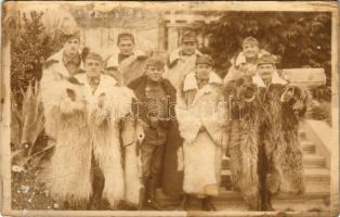 Osztrák-magyar katonák téli bundában, némelyik sapkán sapkajelvényekkel / WWI K.u.K. military, soldiers in winter fur coats. photo (EB)