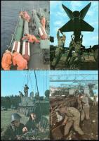 18 db kép az NDK Nemzeti Néphadsereg katonáiról, hátoldalon 7 különböző nyelven, magyarázó szöveggel...