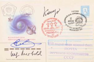 Jelena Kondakova (1957- ) és Alekszandr Viktorenko (1947- ) szovjet és Ulf Merbold (1941-) német űrhajósok aláírásai emlék levelezőlapon / Signatures of Yelena Kondakova (1957- ) and Aleksandr Viktorenko (1947- ) Soviet and Ulf Merbold (1941- ) German astronauts on postcard