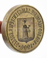 "1906 Borsod vármegye Sajószentpéter község" feliratos, címeres pecsétnyomó réz d: 33 mm, Fa nyéllel