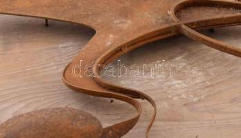 Bátai István Mózes: Objet trouvé kompozíció (cím nélkül). Formált és alakra vágott vasformák, fatábl...