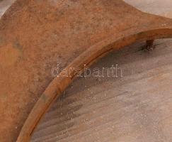 Bátai István Mózes: Objet trouvé kompozíció (cím nélkül). Formált és alakra vágott vasformák, fatábl...