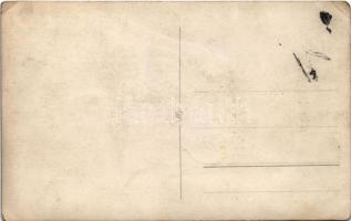 Budapest XIX. Kispest, Hősök szobra, emlékmű megkoszorúzva, cserkészek. photo (EK)