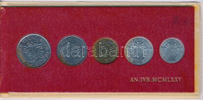 Vatikán 1975. 5L-100L (5xklf) forgalmi sor eredeti tokban T:UNC patina Vatican 1975. 5 Lire - 100 Lire (5xdiff) coin set in original case C:UNC patina