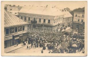 1918 Chernivtsi, Czernowitz, Cernauti, Csernyivci (Bukovina, Bucovina, Bukowina); Erster Besuch Kaiser Karls in der von den Russen befreiten Landeshauptstadt Czernowitz, 7. August 1917. / IV. Károly első látogatása az oroszok alól felszabadított Czernowitzban / WWI K.u.K. military, first visit of Charles I of Austria in Czernowitz after it was liberated from the Russians, Café Hotel Paris, Maison Anglaise, shop of Aron Gabe. Atelier Ridiera (EK)