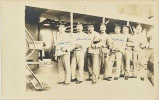 1915 Az S.M.S. Babenberg osztrák-magyar hadihajó matrózai (rezervista önkéntesei) aludni készülnek fotólap. / Seven members of the crew of S.M.S. Babenberg, reservists, according to the writing in Hungarian on the back, carry pillows and blankets as they prepare to hit the hammock. Black-and-white photo postcard