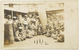 1915 Az S.M.S. Babenberg osztrák-magyar hadihajó matrózai tekéznek a fedélzeten. Futott fotólap hajó...