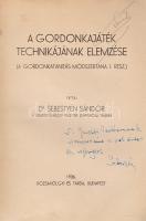 Sebestyén Sándor: A gordonkajáték technikájának elemzése. (Dedikált.) Budapest, 1936. Rózsavölgyi és Társa (,,Otthon-nyomda). 120 p. Egyetlen kiadás. Dedikált: ,,S. Guszti barátomnak viszonzásúl a sok érdekes regényért. A hangszer fizikáját és működtetésének élettani részleteit taglaló gordonkapedagógiai munkát oldalszámozáson belül számos szövegközti ábra illusztrálja. A címoldalon régi tulajdonosi bejegyzés. (A gordonkatanítás módszertana. I. rész.) Prov. és Poss.: Szeredi S. Gusztáv. [Szeredi S. Gusztáv (1909-1988) brácsaművész, tanár, író, a Budapesti Hangversenyzenekar művésze, 1929-től, egy regénypályázat megnyerésétől kezdve a Világvárosi Regények sorozat számos ponyvaregényének szerzője.] Fűzve, gerincén enyhén foltos kiadói borítóban. Jó példány.