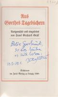 Goethe, [Johann Wolfgang von]:  Aus Goethes Tagebüchern. Ausgwählt und eingeleitet von Hans Gerhard Gräf. [Jékely Zoltán által dedikált.]  [Lipcse] Leipzig, 1908. Insel-Verlag (Gedruckt bei Breitkopf & Härtel). [4] + XVIII + [2] + 270 + [6] p. + 2 t.  Dedikált: ,,Belia Gyurkának, 30 éves korában [...] Jékely Zoltán. 1953. XII. 1." Jékely Zoltán készítette el Goethe Faust című művének első modern fordítását.  Prov.: Belia György [Belia György (1923-1982) irodalomtörténész, kritikus, műfordító, az Európa Kiadó szerkesztője, a Szépirodalmi Könyvkiadó klasszikus csoportjának vezetője. A magyar klasszikusok kiadása mellett a Babits-életműkiadásban is közreműködött.]  Aranyozott, enyhén sérült gerincű kiadói kartonkötésben, színes festésű lapszélekkel. Jó példány.