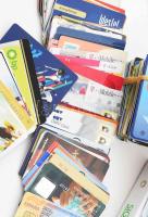 cca 800 darabos izgalmas kártya tétel: telefonkártyák, tagsági kártyák, bankkártyák, vásárlói kártyá...