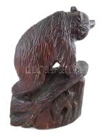 Medve bocsával. Antik festett faragott fa, jelzés nélkül, kopással, m: 48 cm