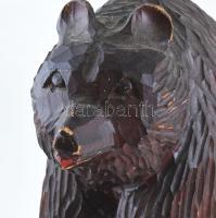 Medve bocsával. Antik festett faragott fa, jelzés nélkül, kopással, m: 48 cm