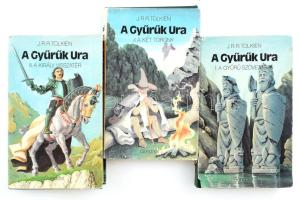 J. R. R. Tolkien: A gyűrűk ura I-III. köt. Ford.: Göncz Árpád. Az I. rész. 1-11. fejezetét és a hozzá tartozó versbetéteket fordította: Réz Ádám. A többi verset fordította. Bp., 1981, Gondolat. Első kiadás! Kiadói egészvászon kötés, szakadt kiadói papír védőborítóban, a III. kötet borítójának gerince foltos.