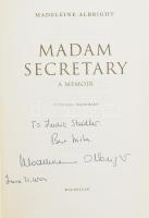 Madeleine Albright: Madam Secretary. Kiadói kartonált papírkötés, kiadói papír védőborítóban. MacMil...