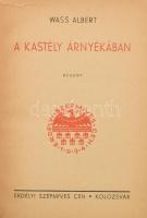 Wass Albert: A kastély árnyékában. Kolozsvár, é.n., Erdélyi Szépmíves Céh. Kiadói félvászon-kötés, kötésnél sérült.