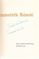 Passuth László: Ravennában temették Rómát. [Regény.] (Dedikált.) Budapest, 1965. Móra Ferenc Könyvkiadó (Alföldi Nyomda, Debrecen). 429 + [3] p. Dedikált: ,,Timári Sándornak Passuth László.&quot; A regény első kiadása 1963-ban jelent meg. Aranyozott, illusztrált kiadói egészvászon kötésben, színes, illusztrált, enyhén sérült kiadói védőborítóban. Jó példány.