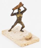 A sziklahajító. Bronz figura, márvány talapzaton, ásvány applikációval. Jelzés nélkül, talapzaton sérüléssel, 25x15x14 cm