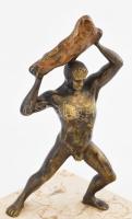 A sziklahajító. Bronz figura, márvány talapzaton, ásvány applikációval. Jelzés nélkül, talapzaton sé...