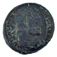 Római Birodalom / Siscia / I. Constantinus 334-335. Follis (2,15g) T:AU,XF Roman Empire / Siscia / Constantine I 334-335. Follis "CONSTANTI-NVS MAX AVG / GLOR-IA EXERC-ITVS - dot ASIS dot" (2,15g) C:AU,XF RIC VII 235