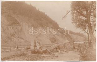 ~1917 Pojorata, Pozoritta (Suceava); Első világháborús leégett vízimalom, osztrák-magyar katona / WWI K.u.k. military, soldier next to a burnt down water mill. photo