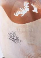 Keleti faragott gyöngyház asztaldísz, kis kopással, m: 17 cm