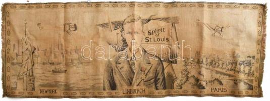 1927 Charles Lindbergh New York - Paris repülőútjának emléket állító francia falikárpit. Jó állapotban, 49x126 cm