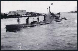 Az osztrák-magyar haditengerészet S.M. U-III tengeralattjárója, fotó, modern nagyítás, 14x9 cm /  S.M.S. S.M. U-III submarine photo modern copy 14x9 cm