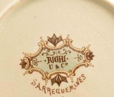 cca 1900, Sarreguemines Righi csésze alátéttel, jelzett, csésze repedéssel, mázrepedéssel, d: 17,5 c...