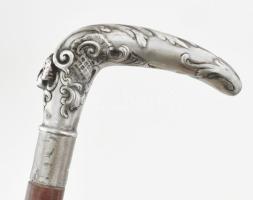 Sétabot ezüst (Ag) fejjel, maszkos díszítéssel, jelzett, h: 92 cm