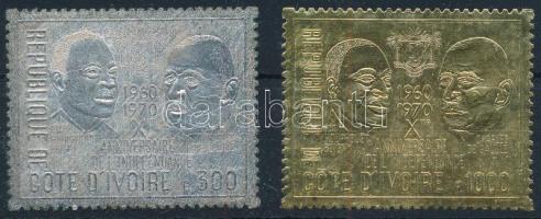 1970 A függetlenség 10. évfordulója arany és ezüstfóliás bélyege Mi 368+370