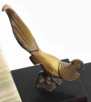 Márvány kandallóóra. cca 1930, feltehetően francia, működik, kulccsal, bronz kakas figurákkal díszít...