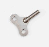 Márvány kandallóóra. cca 1930, feltehetően francia, működik, kulccsal, bronz kakas figurákkal díszít...