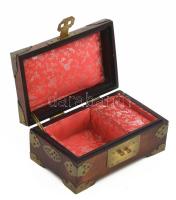 Kínai zenélő doboz, ékszeres ládika, Működik, faragott fa, gyönygjáz berakással, réz veretekkel 17x1...