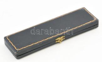 Író és pecsételő készlet. Ezüstözött fém. XIX. sz. Díszdobozban 8,3 cm, 16,5 cm