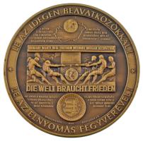 1986. "Le az idegen beavatkozókkal! - Le az elnyomás fegyvereivel! - Numismatica Hungarica / A világot ámulatba ejtette a magyar nép szabadságszeretete 1956.10.23." bronz emlékérem dísztokban (38mm) T:UNC