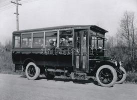 Vancouver, elektromos autóbusz 1923-ból (!), 1 db modern nagyítás, jelzés nélkül, 15x21 cm