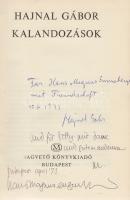 Hajnal Gábor: Kalandozások. Műfordítások. (Dedikált.) Budapest, (1971). Magvető Könyvkiadó (Alföldi Nyomda, Debrecen). 517 + [3] p. Egyetlen kiadás. Kétszeresen dedikált: ,,Für Hans Magnus Enzensberger mit Freundschaft. 10. IV. 1973. Hajnal Gabi", ,,Und für Betty mit dank und guten anderen. M. Budapest, April '73. Hans Magnus Enzensbergen". Hajnal Gábor műfordító német versfordításkötetének egyik fordított költője Hans Magnus Enzensberger (1929-) német költő, író, esszéíró, az 1968-as eszmerendszer egykori támogatója, később ellenfele, a modern tömegmédia és tömegtársadalom bírálója. Enzensberger a kötet kézhez kapása után a dedikációból feltételezhetően továbbajándékozta azt. Kiadói egészvászon kötésben, enyhén sérült, illusztrált kiadói borítóban. Jó példány.