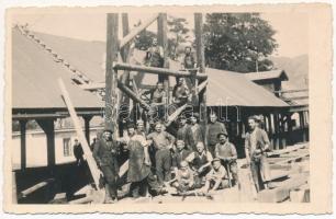 Petrozsény, Petroseni, Petrosani; építkezés munkásokkal / construction with workers. Foto Zeichner photo (fl)