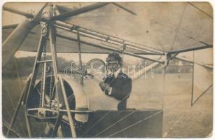 Nagyszeben, Hermannstadt, Sibiu; pilóta repülőgéppel / pilot with aircraft. Emil Fischer Hoffotograf photo (EM)