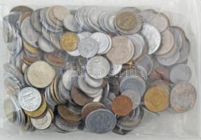 Vegyes, magyar és külföldi érmetétel mintegy ~1kg súlyban, T:vegyes Mixed, Hungarian and foreign coin lot (~1kg) C:mixed