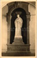 Szentgotthárd, Szent Bernát szobor az apátság folyosóján. 750 éves jubileum alkalmával