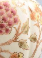 Zsolnay váza áttört szegéllyel. Kézzel festett, jelzett, hibátlan d: 11 cm, m: 10 cm