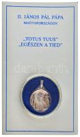 1991. "II. János Pál pápa Magyarországon" kétoldalas Ag emlékérem füllel, előlapján 2db rubinnal díszítve, tanúsítvánnyal, eredeti díszkiadásban (0,999/~29mm) T:AU patina