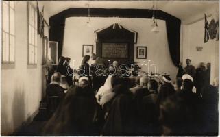 1915 Budapest IX. Gyáli úti honvéd helyőrségi kórház, dr. Szepesi Sándor főtörzsorvos a kitüntetéseket osztja ki. photo